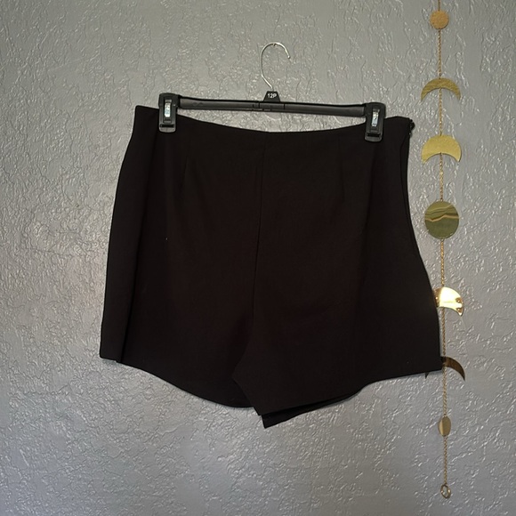 LEAVES TODAY-MAKE OFFER: SHEIN Curve Sequenced Skort - Picture 2 of 4